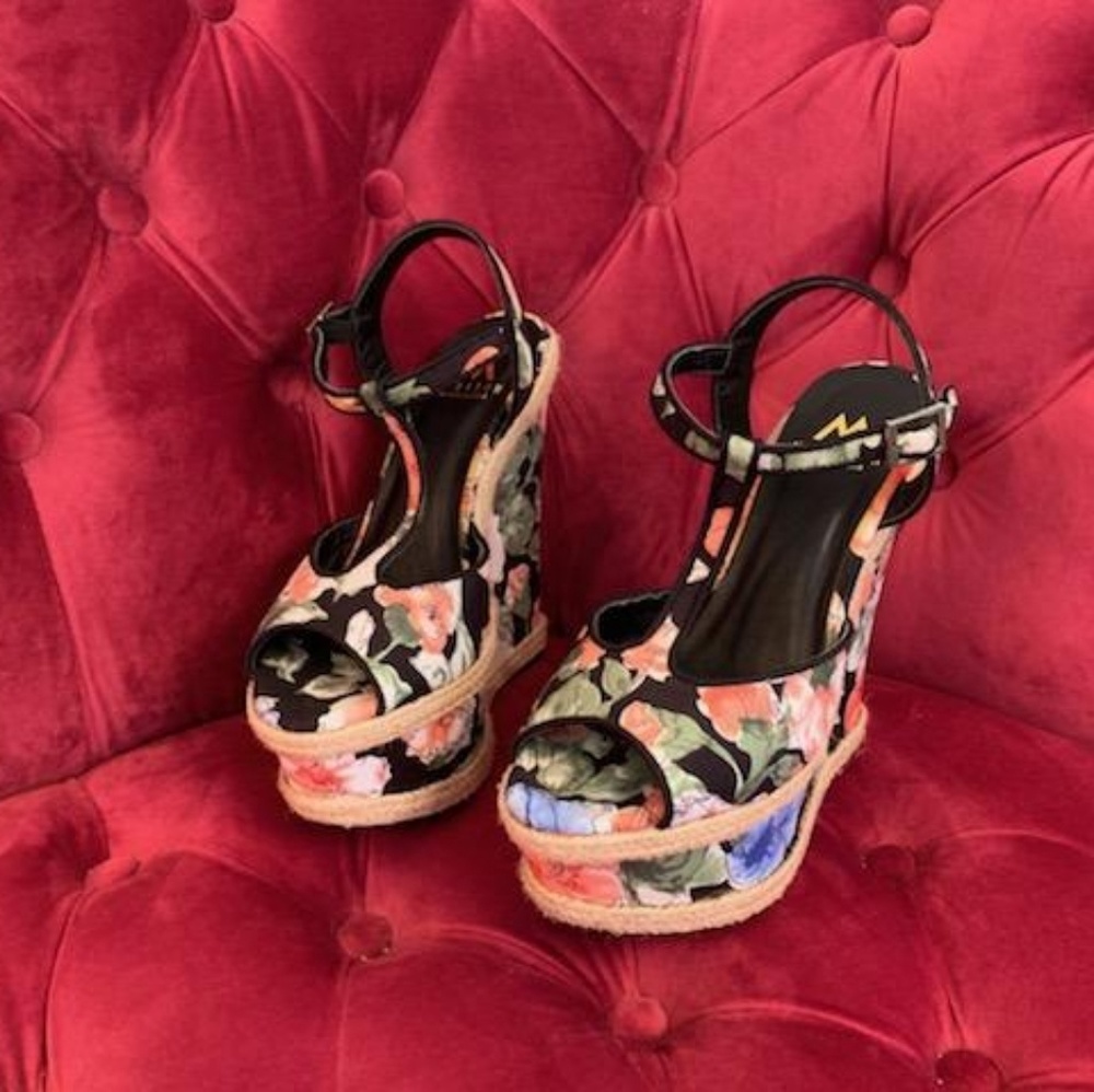 ShoeDazzle Wedges, 7.5